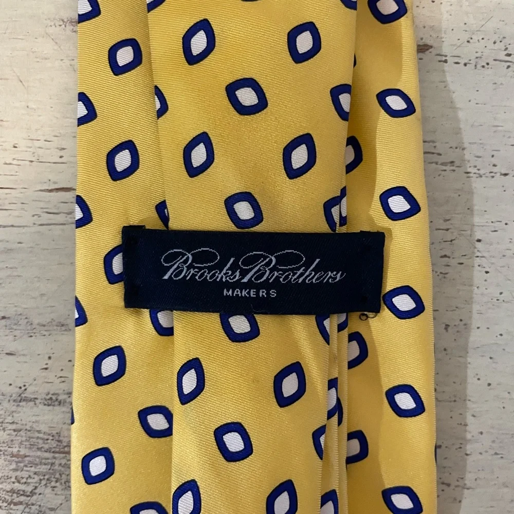 BROOKS BROTHERS MAKERS Hand Made‎ in USA Printed Silk Tie Yellow (Multi)